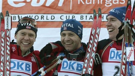 BJOERNDALEN Ole Einar, , HANEVOLD Halvard, , SVENDSEN Emil Hegle. Ruhpolding 2007. Men Sprint.