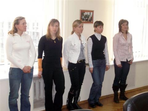 KHVOSTENKO Oksana, , SEMERENKO Valj, , SEMERENKO Vita, , KARASEVYCH Nina, , YAKOVLEVA Oksana. Meeting the biathlon team of Ukraine