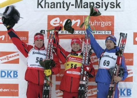 BJOERNDALEN Ole Einar, , MAKOVEEV Andrei, , SVENDSEN Emil Hegle. Khanty-Mansiysk 2008. Men. Sprint.