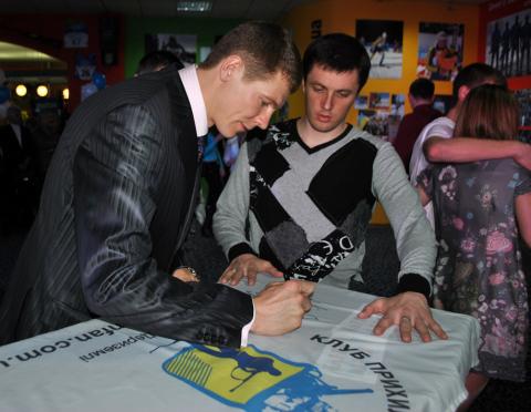 Chernigov, 20.04.11. Meeting in the fanclub of Andriy Deryzemlia