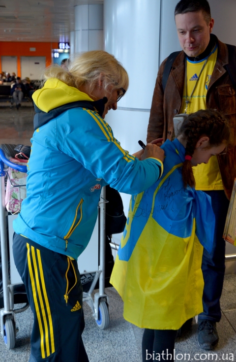 BELOVA Nadija. Meeting the ukrainian team in the airport