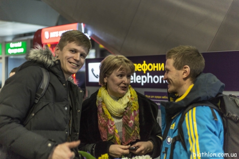 SEMENOV Serhiy. Meeting ukrainian team in the airport (23.03.2015)