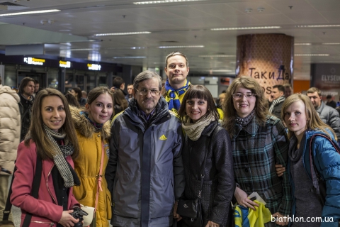 KARLENKO Vassil. Meeting ukrainian team in the airport (23.03.2015)