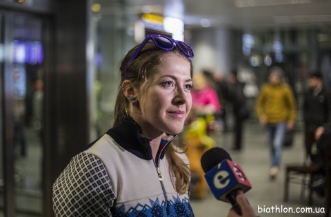 DZHIMA Yuliia. Meeting ukrainian team in the airport (23.03.2015)