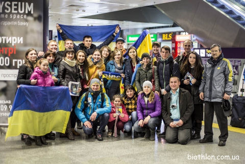 SEMENOV Serhiy, , DZHIMA Yuliia. Meeting ukrainian team in the airport (23.03.2015)