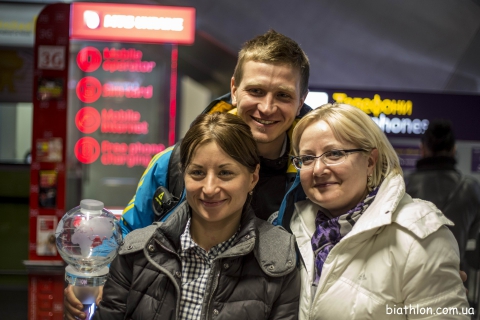 SEMERENKO Valj, , SEMENOV Serhiy. Meeting ukrainian team in the airport (23.03.2015)