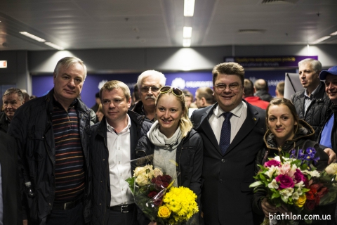 BRYNZAK Volodymyr, , PETRENKO Iryna, , BONDAR Yana, , GOLUB Ruslan. Meeting ukrainian team in the airport (23.03.2015)