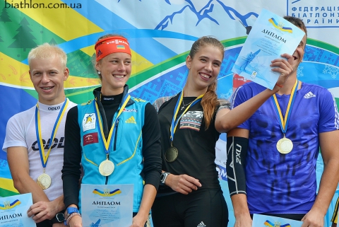IVKO Maksym, , MYHDA Anton, , PUSTOVALOVA Yana, , DMYTRENKO Valeriya. Junior summer championship of Ukraine 2016. Tysovets. Medal ceremony