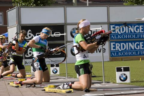 GREGORIN Teja, , SEMERENKO Vita, , VILUKHINA Olga. City biathlon in Puettlingen 2012 (finals)